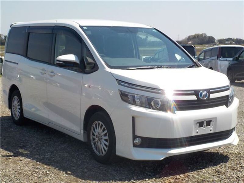TOYOTA VOXY