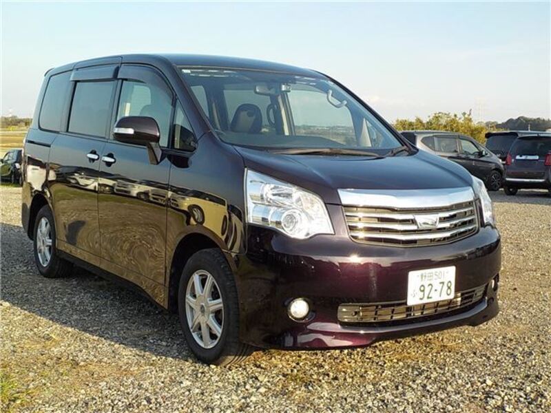 TOYOTA NOAH