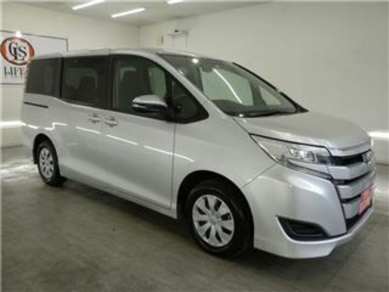 TOYOTA　NOAH