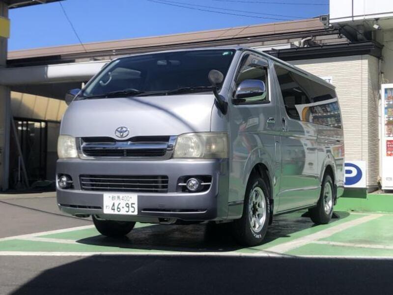 TOYOTA HIACE VAN