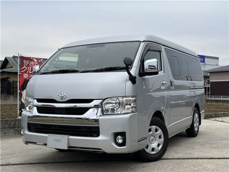 TOYOTA HIACE VAN