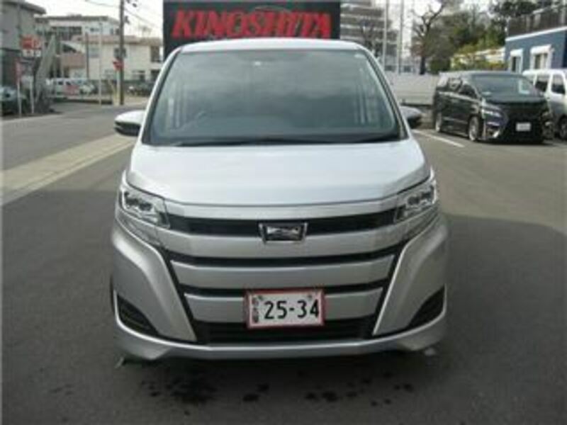 TOYOTA　NOAH