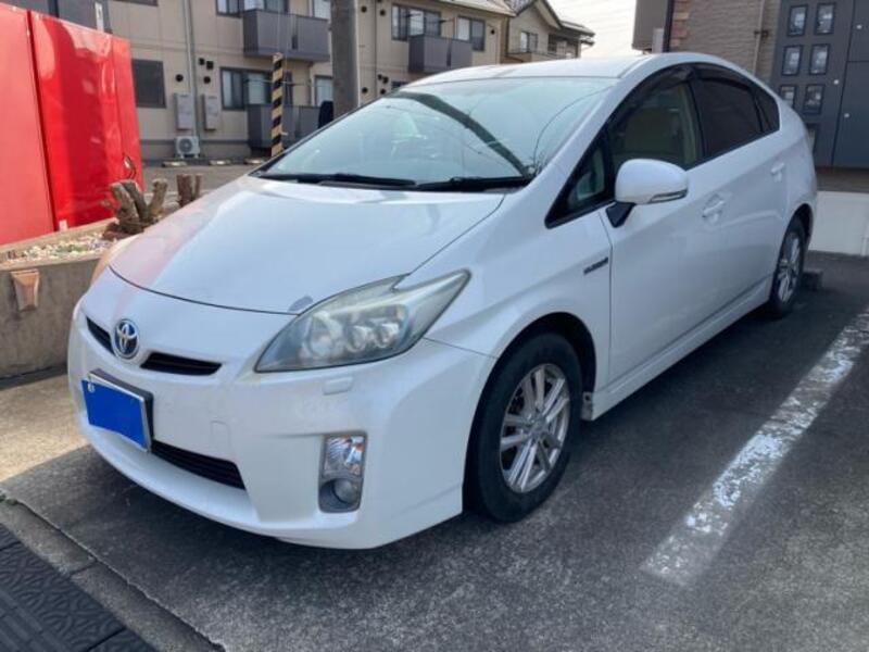 TOYOTA PRIUS