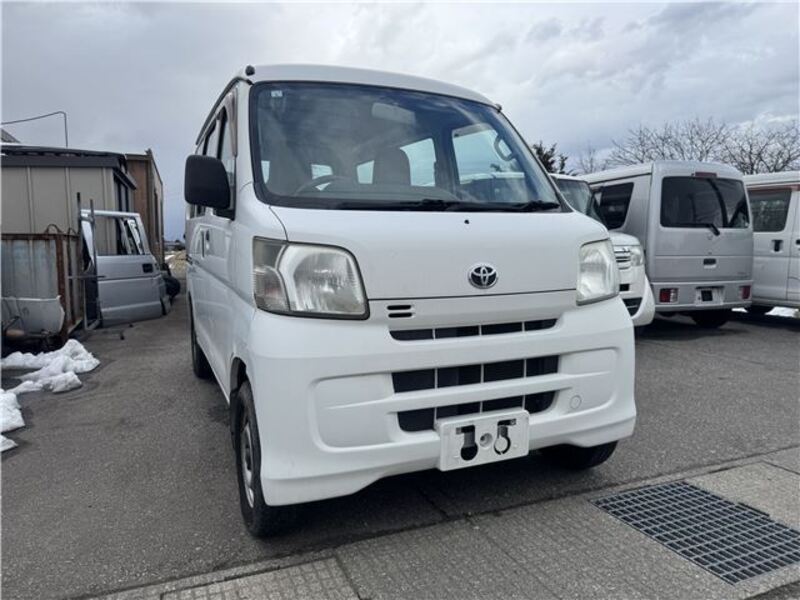 TOYOTA PIXIS VAN