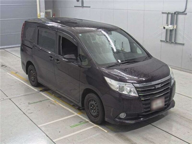 TOYOTA NOAH