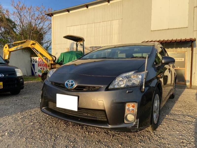 TOYOTA PRIUS