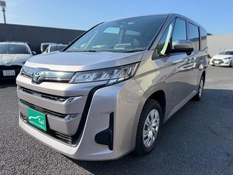 TOYOTA NOAH