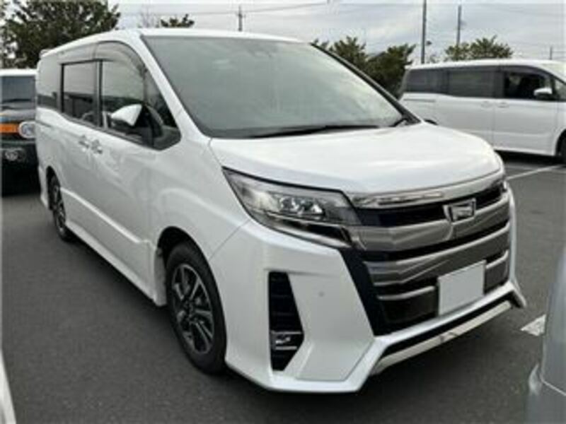 TOYOTA　NOAH