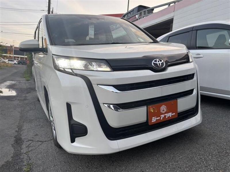 TOYOTA NOAH