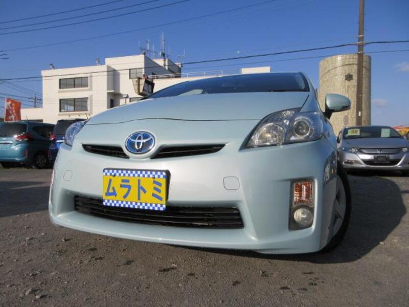 TOYOTA PRIUS