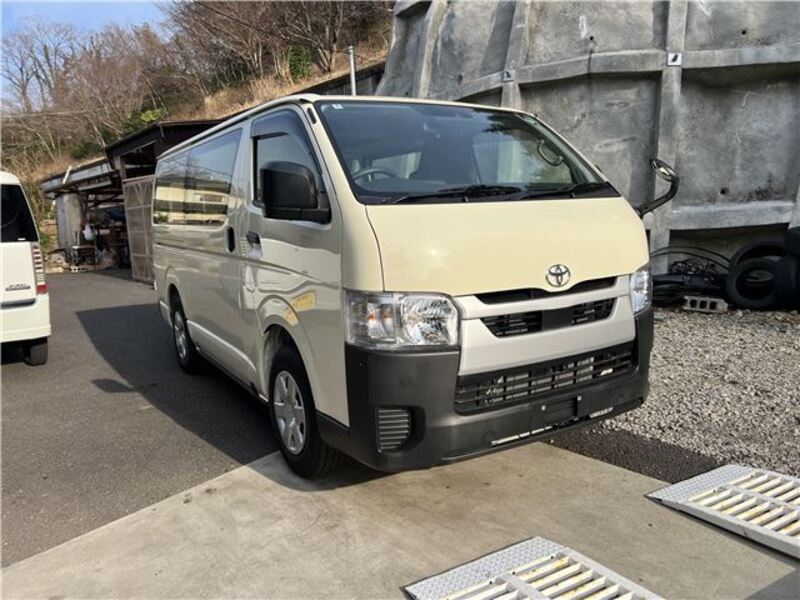 TOYOTA HIACE VAN