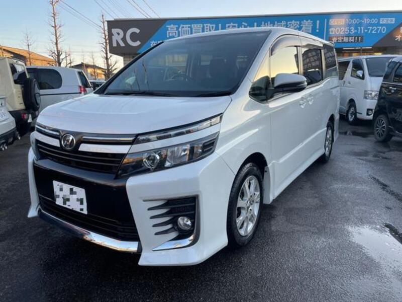 TOYOTA VOXY