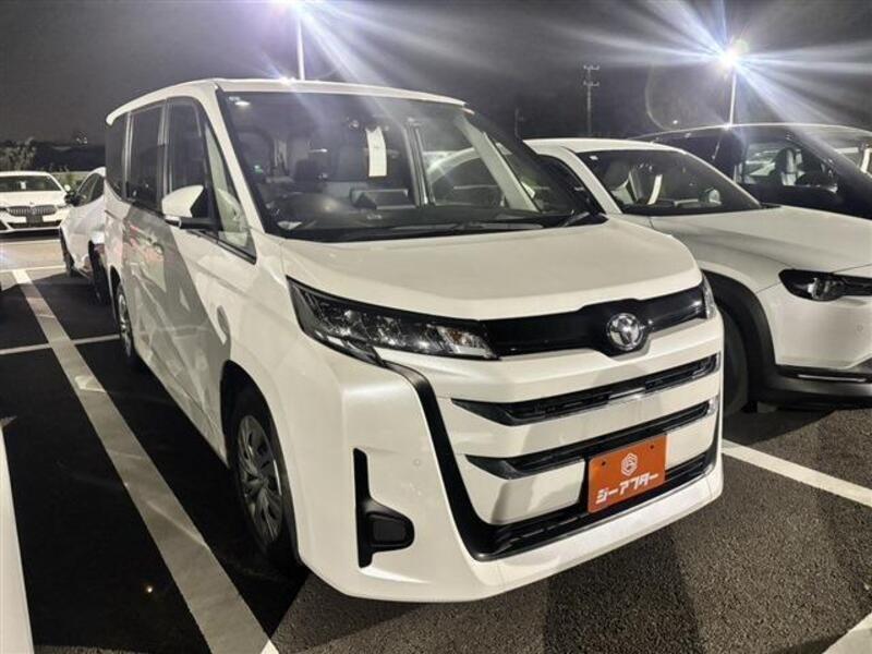 TOYOTA NOAH