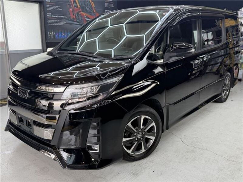 TOYOTA NOAH