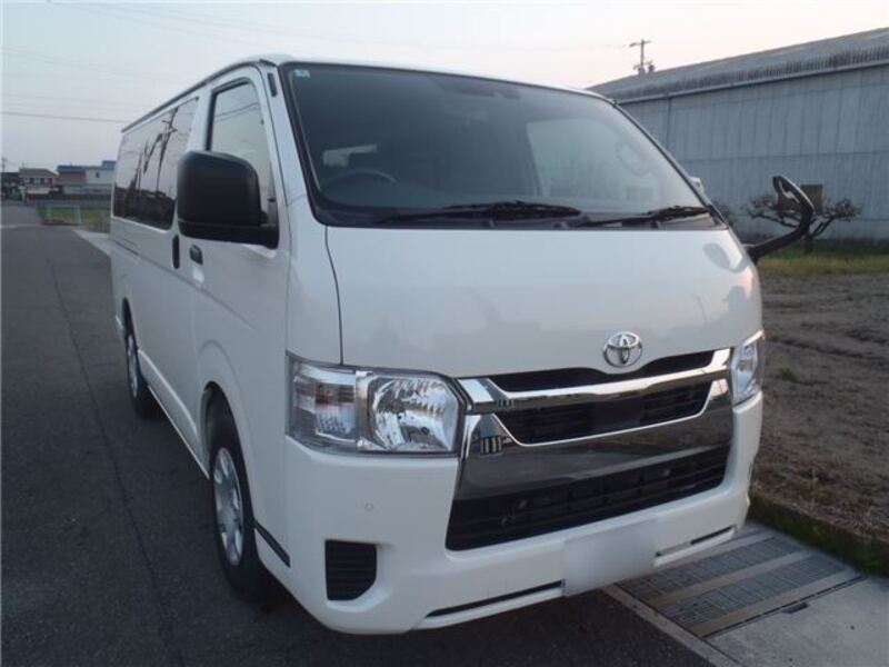 TOYOTA HIACE VAN