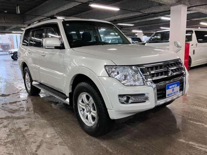 MITSUBISHI PAJERO