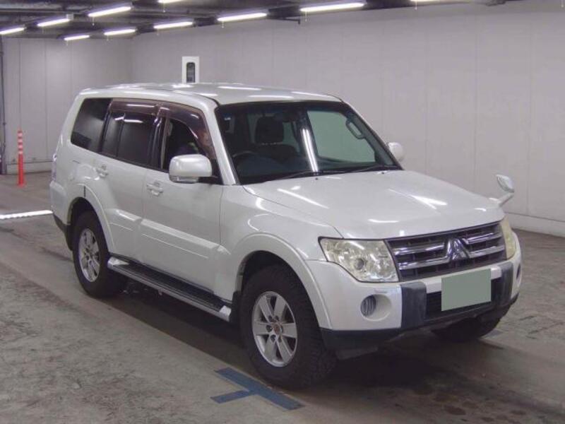 MITSUBISHI PAJERO