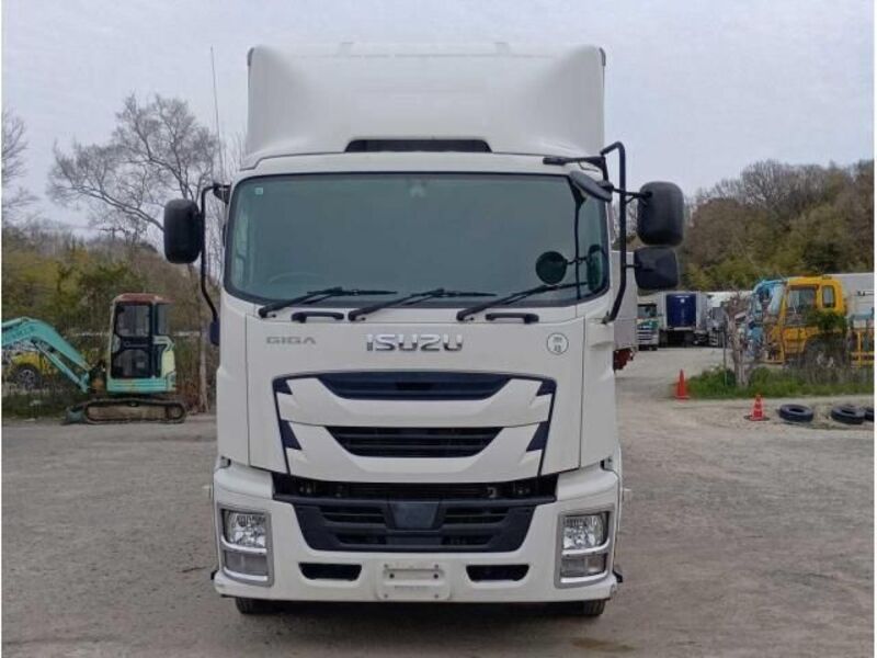 ISUZU GIGA