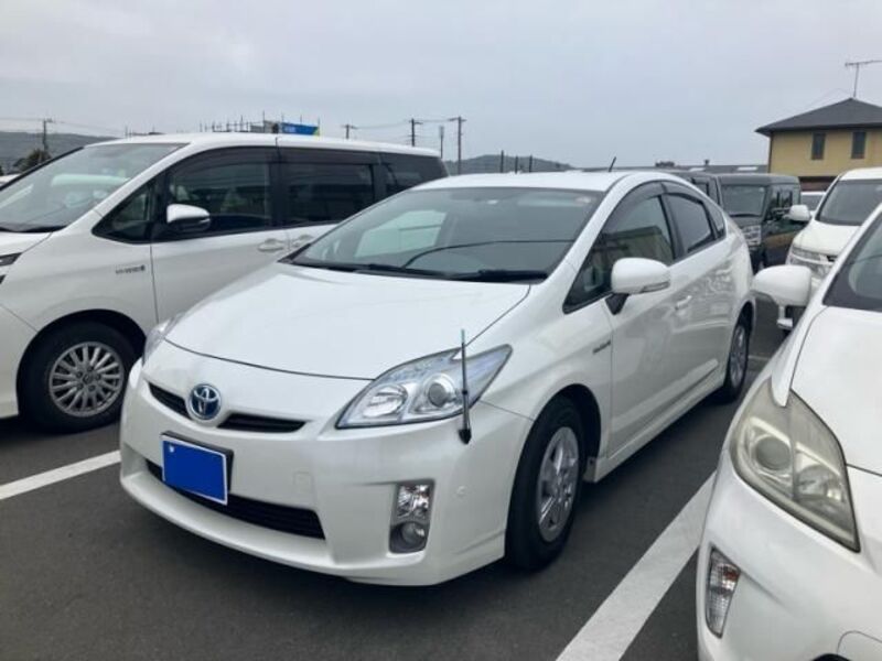 TOYOTA PRIUS