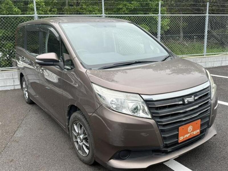 TOYOTA NOAH