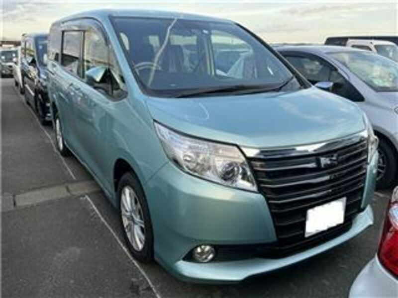 TOYOTA　NOAH