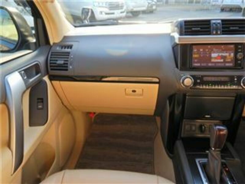 LAND CRUISER PRADO-31