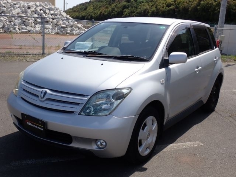 TOYOTA IST