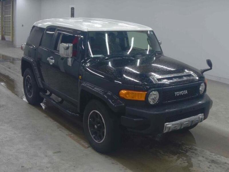 TOYOTA FJ CRUISER