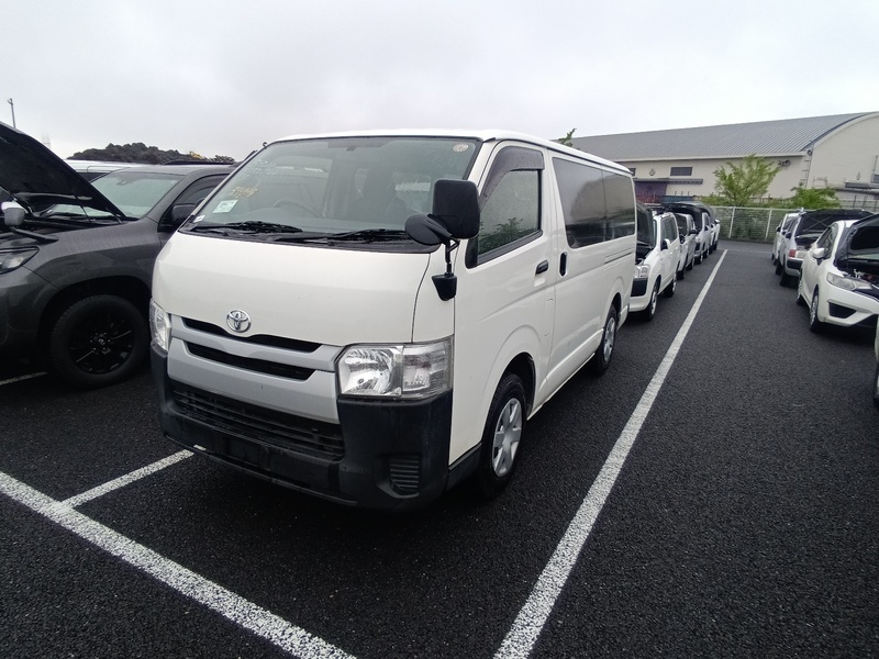 TOYOTA HIACE VAN