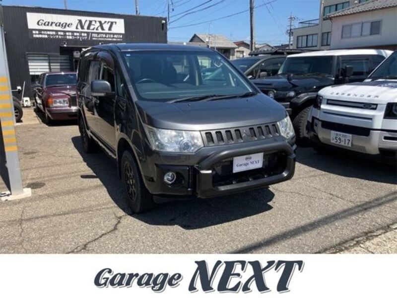 MITSUBISHI DELICA D5