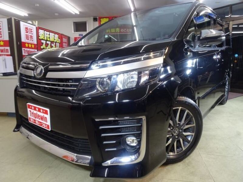 TOYOTA VOXY
