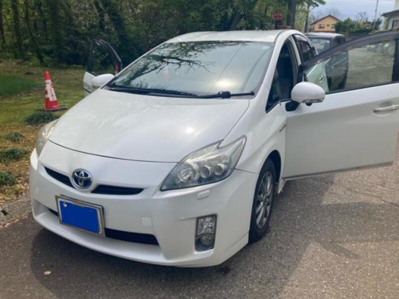 TOYOTA PRIUS