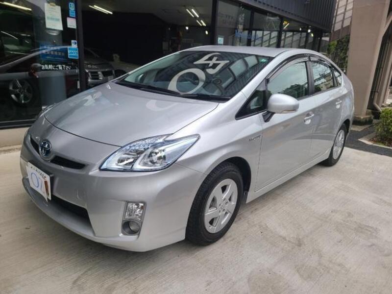 TOYOTA PRIUS
