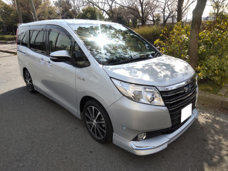 TOYOTA　NOAH