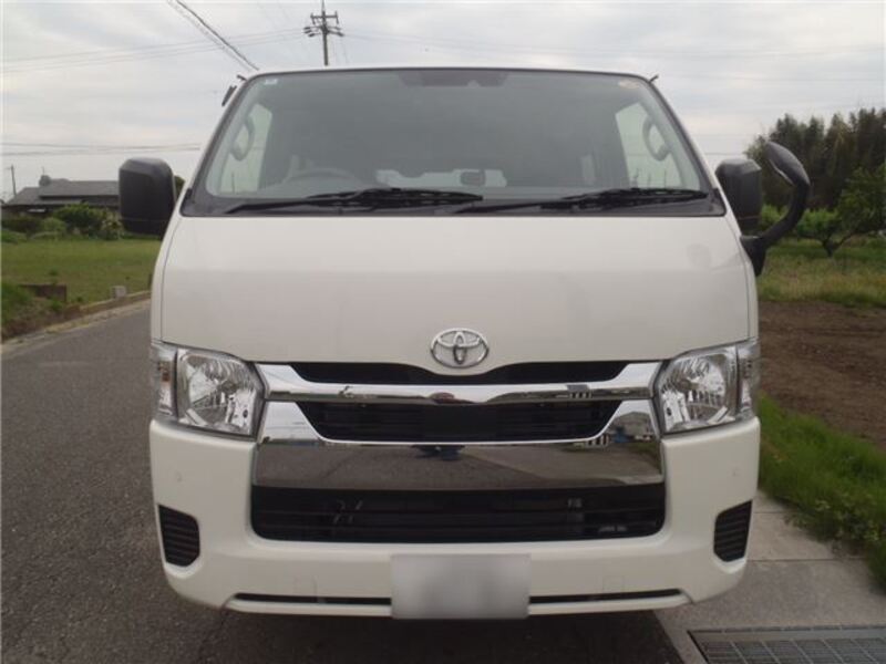 TOYOTA HIACE VAN