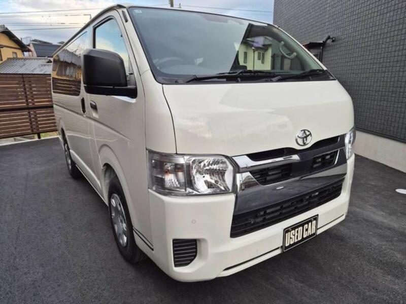 TOYOTA HIACE VAN