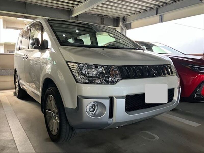 MITSUBISHI DELICA D5