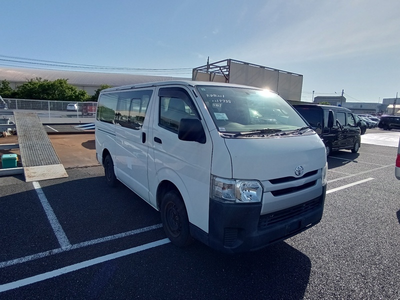 TOYOTA HIACE VAN