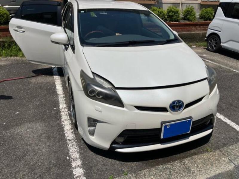 TOYOTA PRIUS