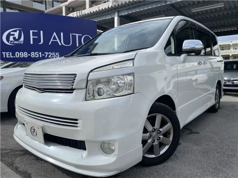 TOYOTA VOXY