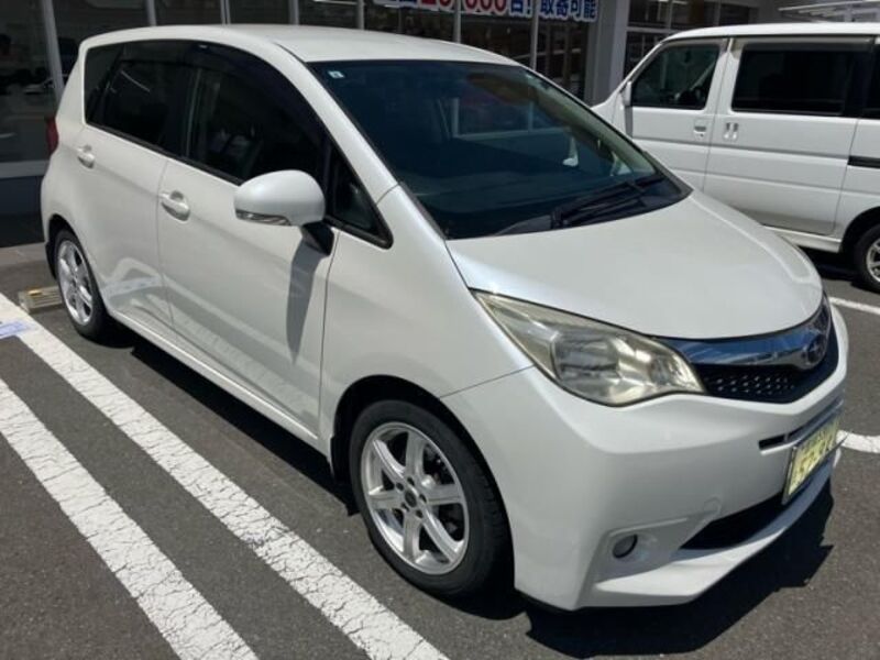 SUBARU TREZIA
