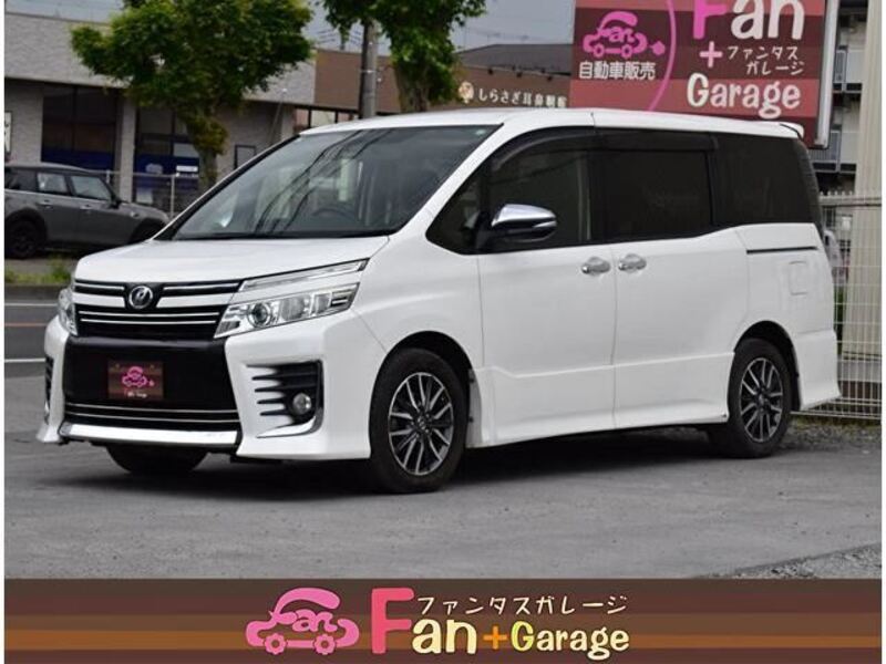 TOYOTA VOXY
