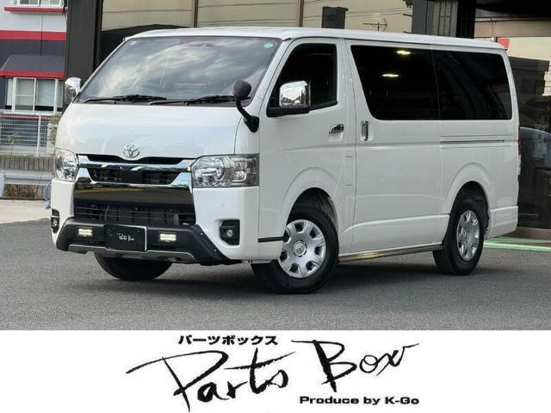 TOYOTA HIACE VAN