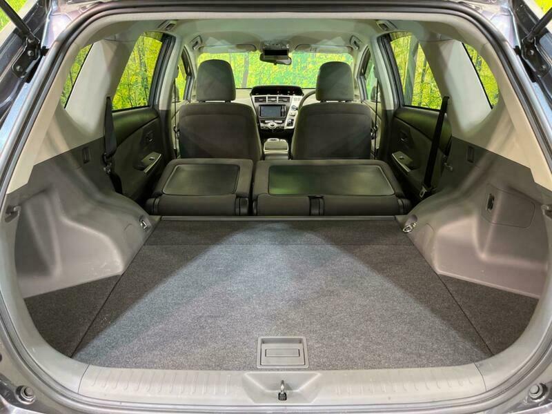 PRIUS ALPHA