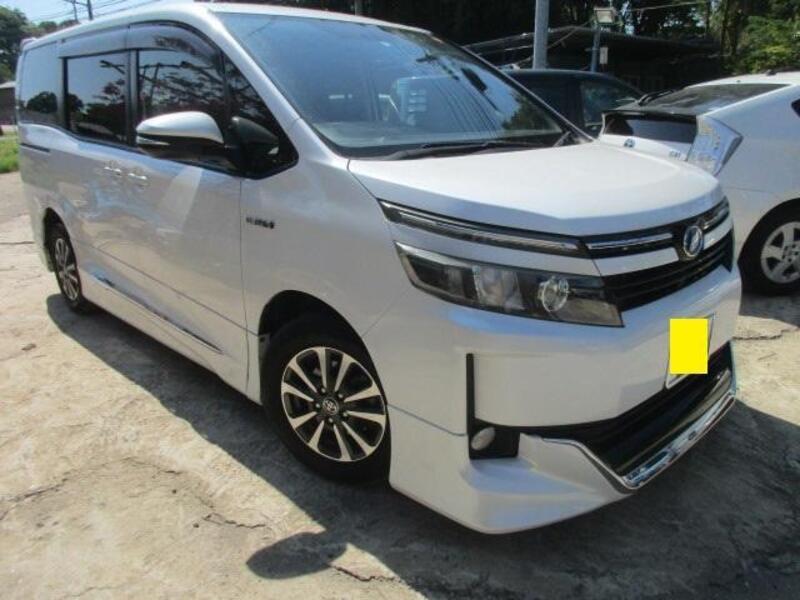 TOYOTA VOXY