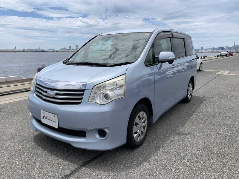 TOYOTA NOAH