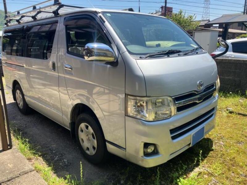 TOYOTA HIACE VAN