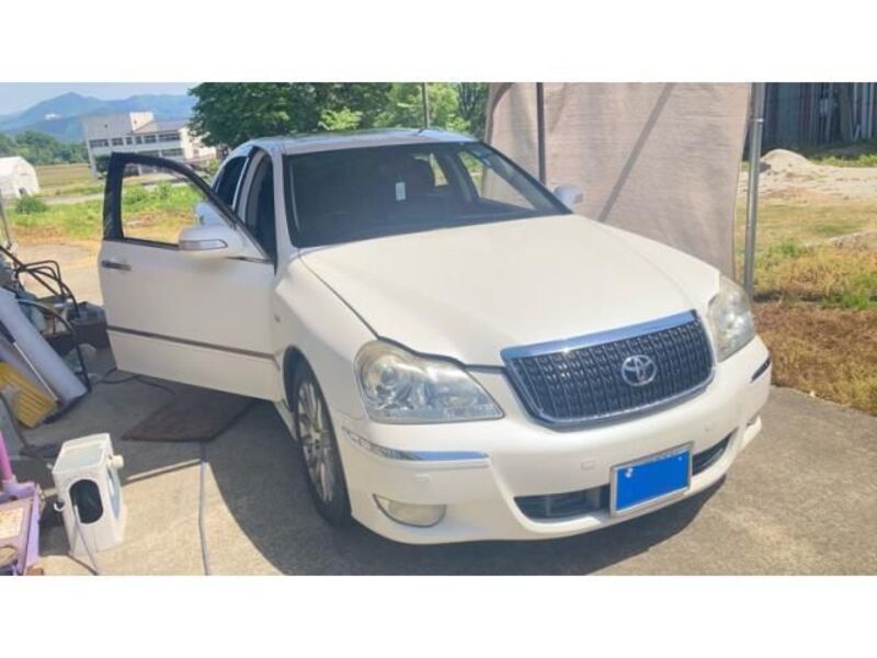 TOYOTA CROWN MAJESTA