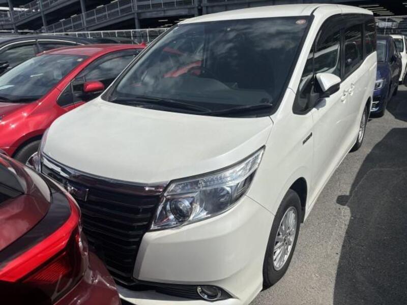 TOYOTA NOAH