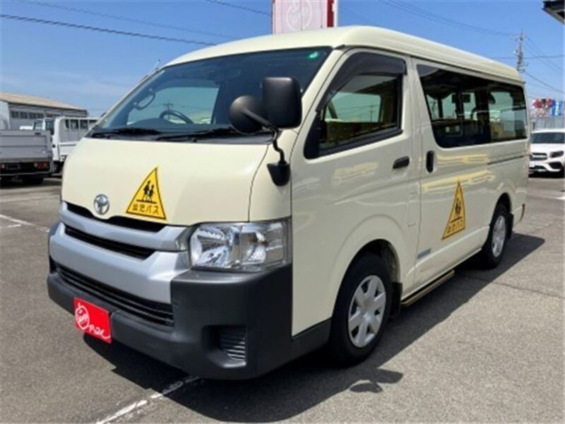 TOYOTA HIACE